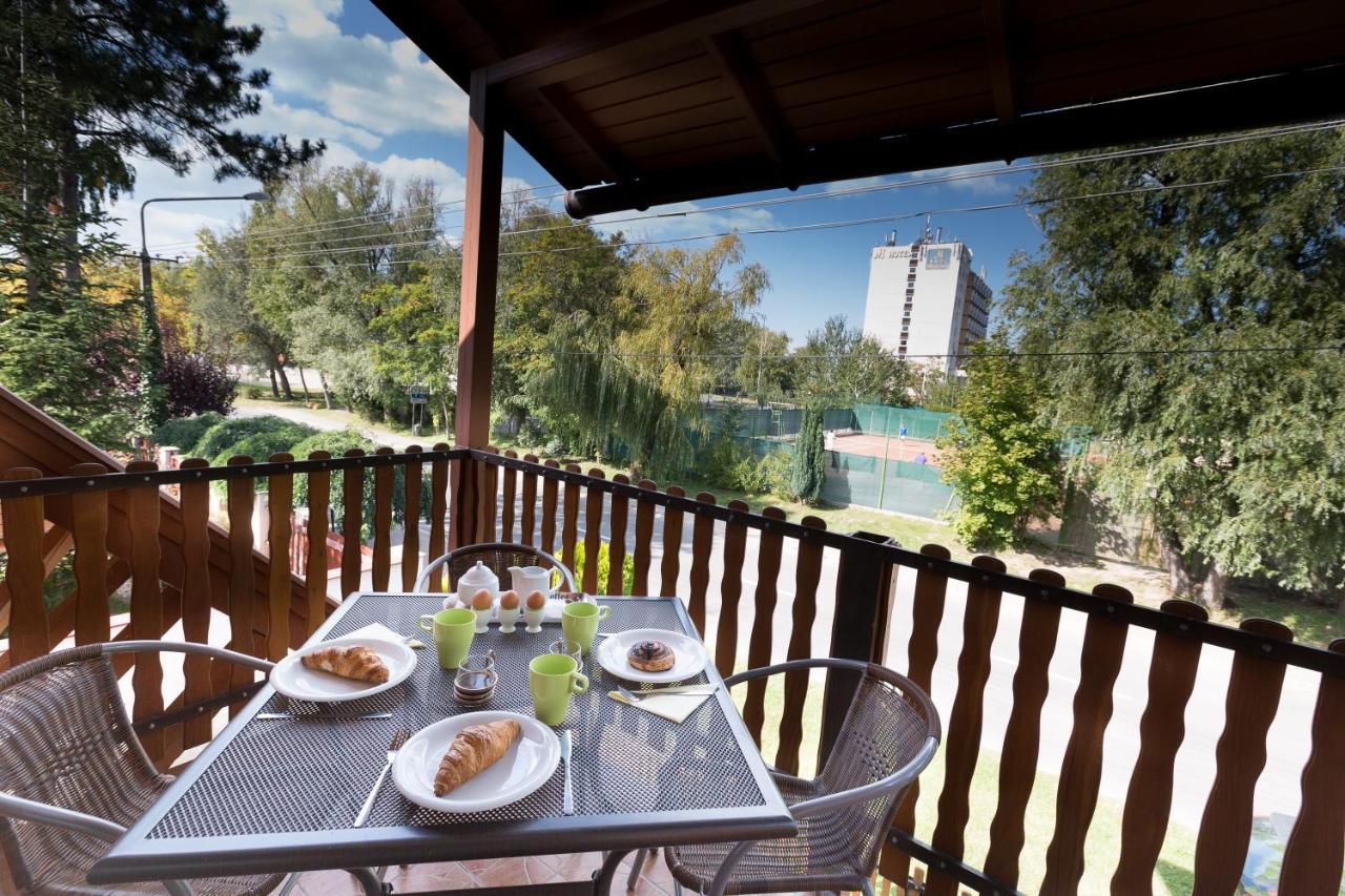 Holiday House Siofok Bagian luar foto